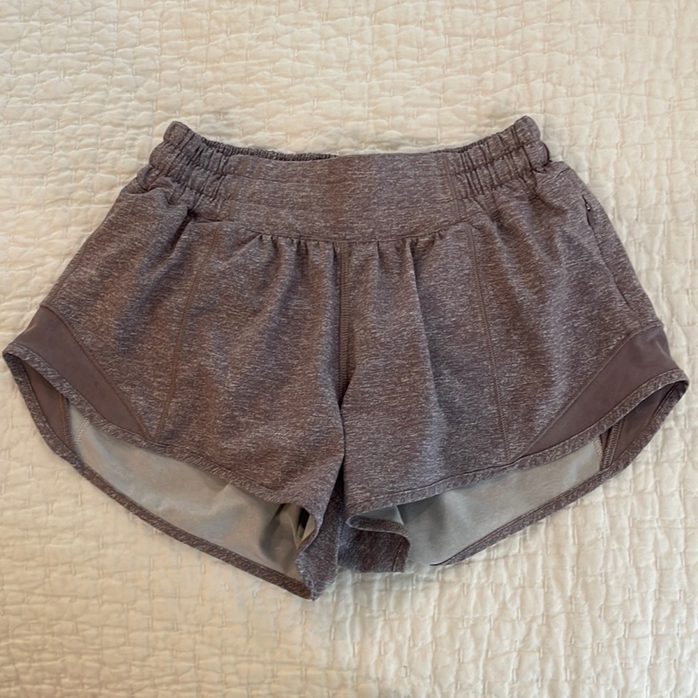 Lululemon size 2 hotty hot shorts 2.5 inch